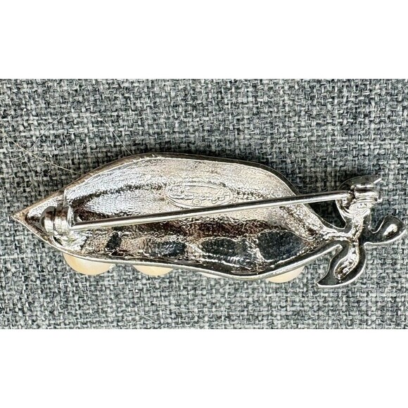 Vintage Signed DANECRAFT “Peas in a Pod” Faux Pearl Silver Tone Brooch Pin - Picture 2 of 3